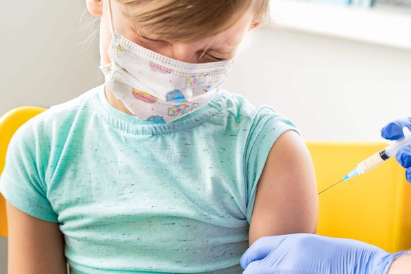 Quels sont les avantages des locations de vacances dans des chalets suisses en été ?